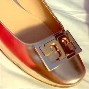 NWT Tory Burch Gold GG Pumps